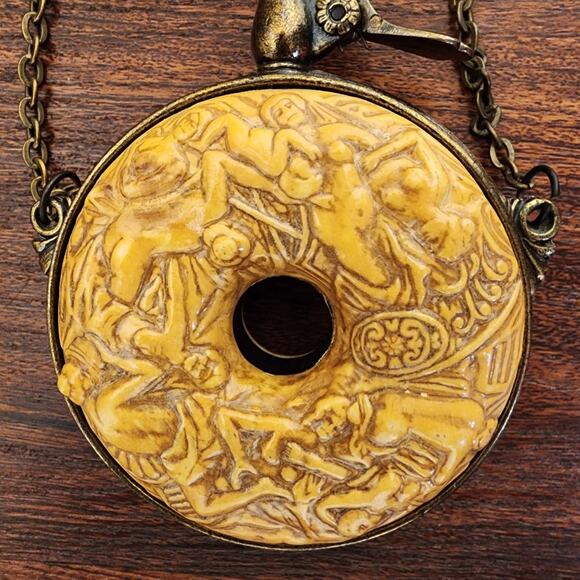 Antique Rare VHTF Victorian-era Repro of 17th Century German Powder Flask - Picture 6 of 8